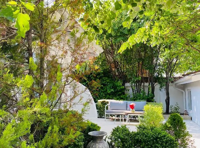 Friends Family Hotel