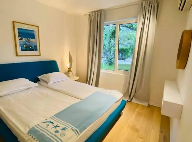 Hotel Friends Family