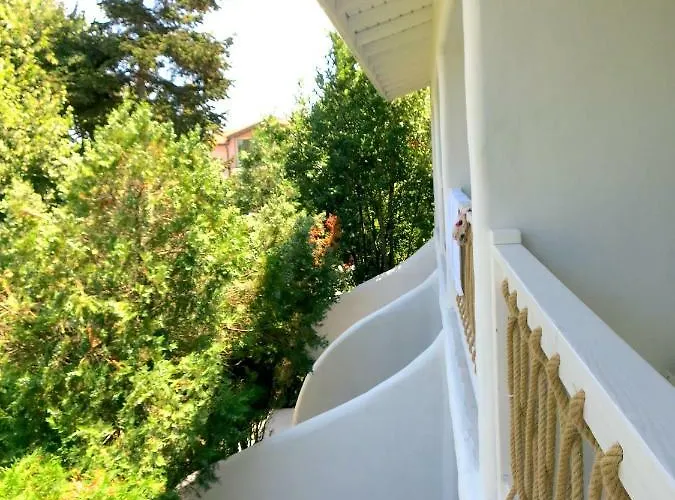 Friends Family Hotel *